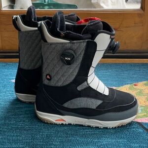 Women's Gray & Black Snowboard Boots with BOA Closure
